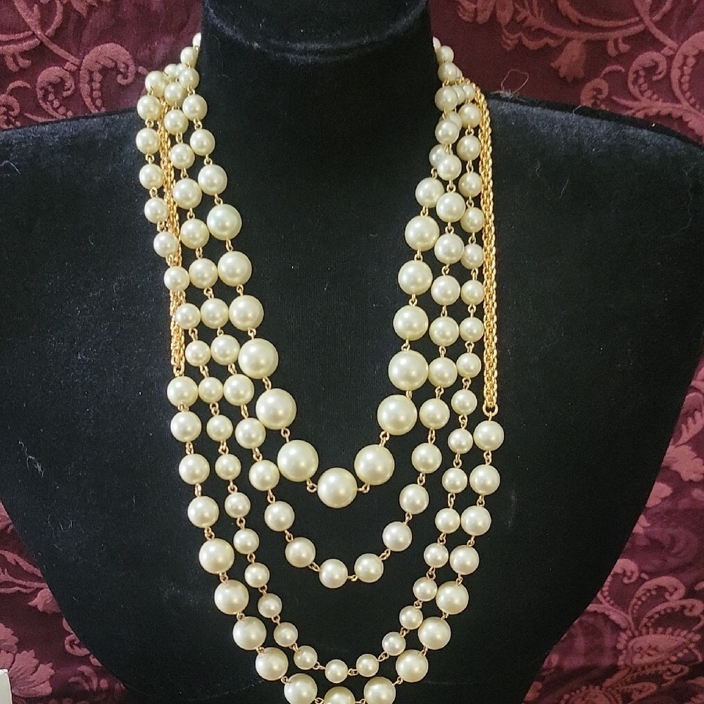Elegant Pearl Necklace